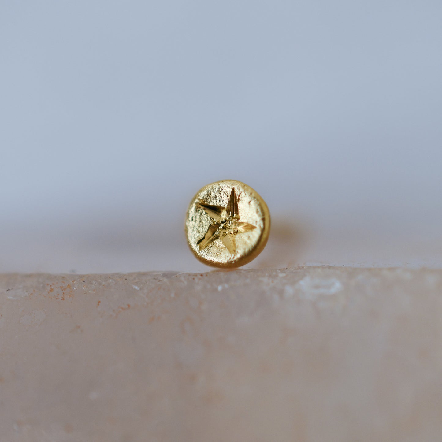 Ember 9 Carat Gold Sculptural Star-Engraved Studs