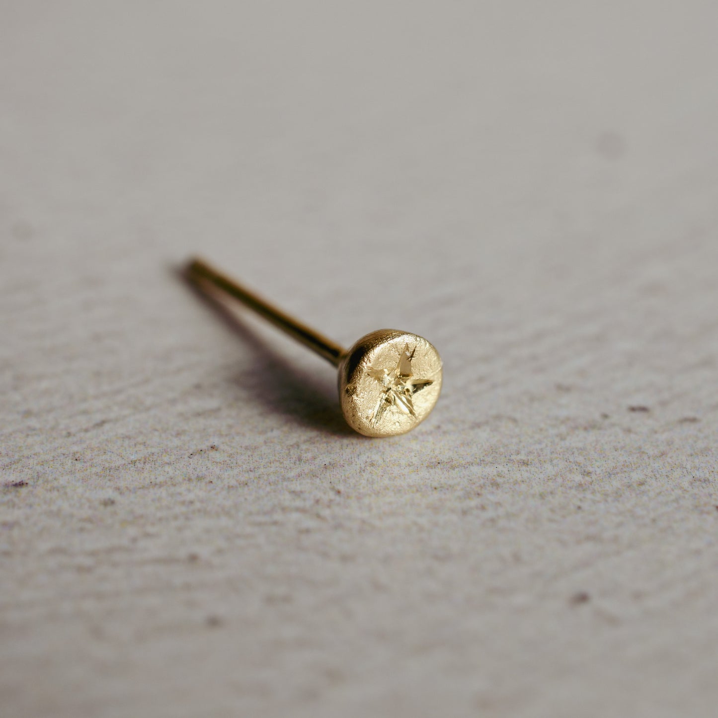 Ember 9 Carat Gold Sculptural Star-Engraved Studs