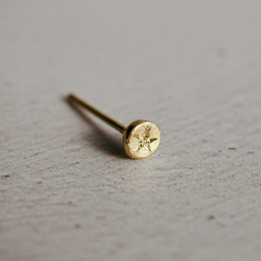 Ember 9 Carat Gold Sculptural Star-Engraved Studs