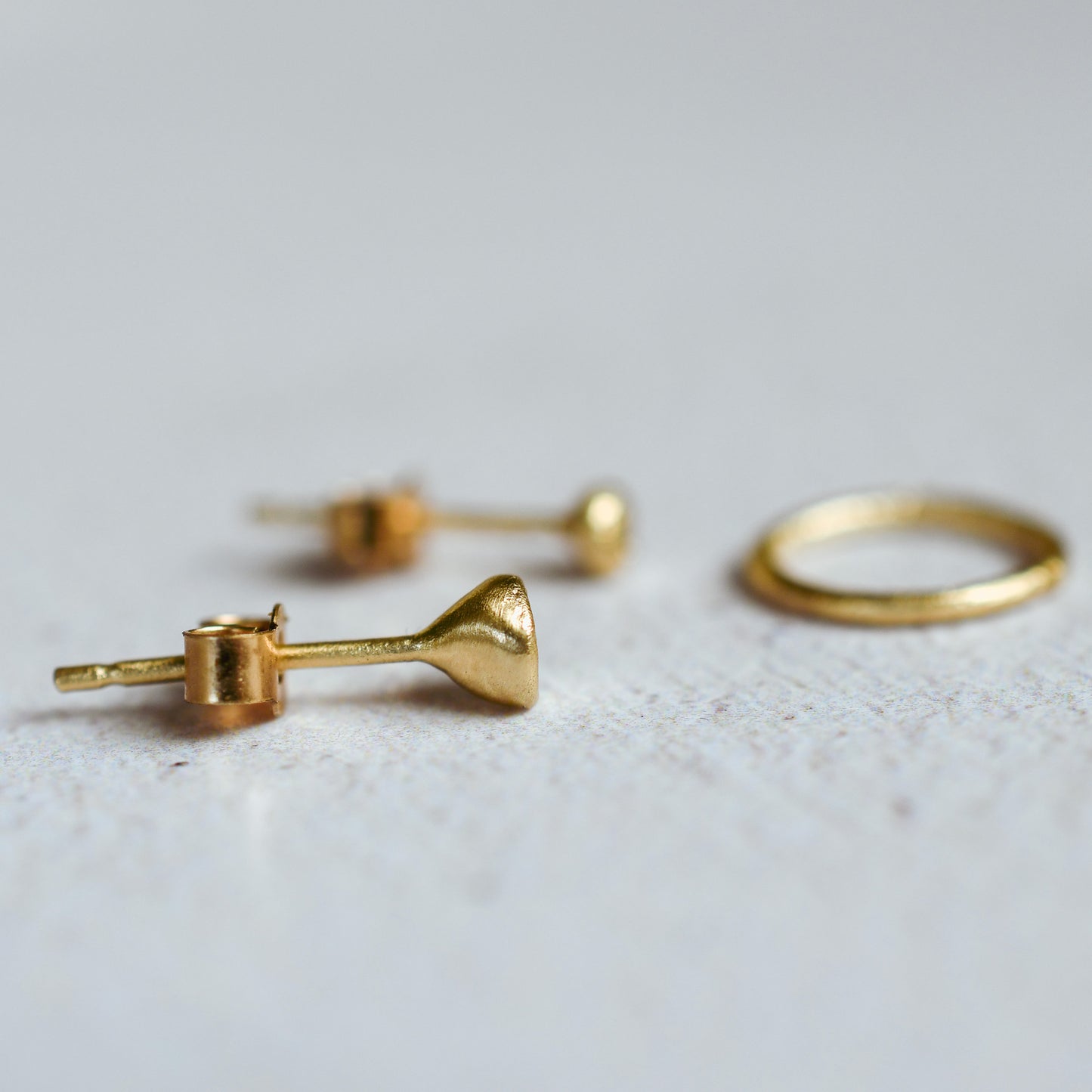 Ember 9 Carat Gold Sculptural Star-Engraved Studs