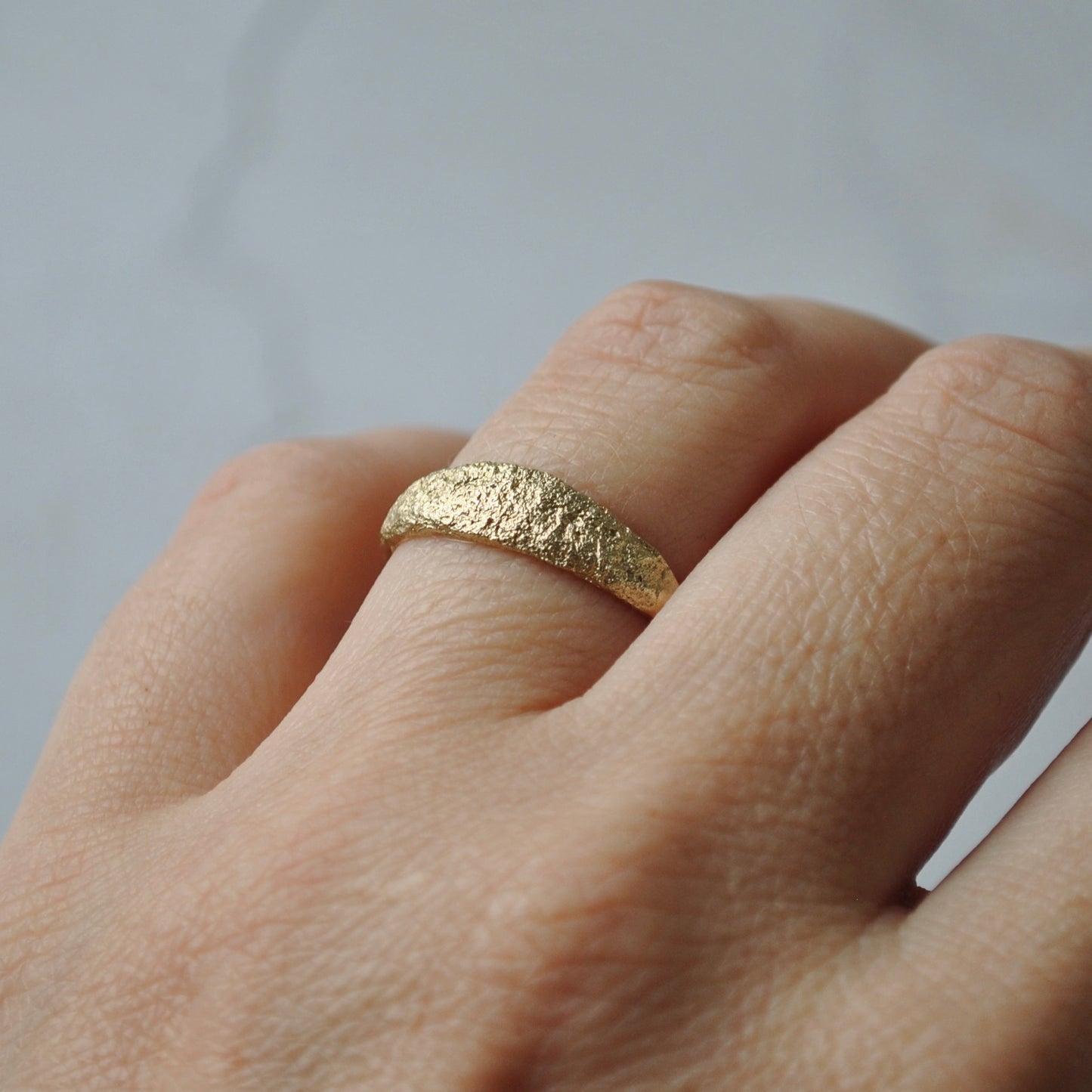 Half textured ring, medium