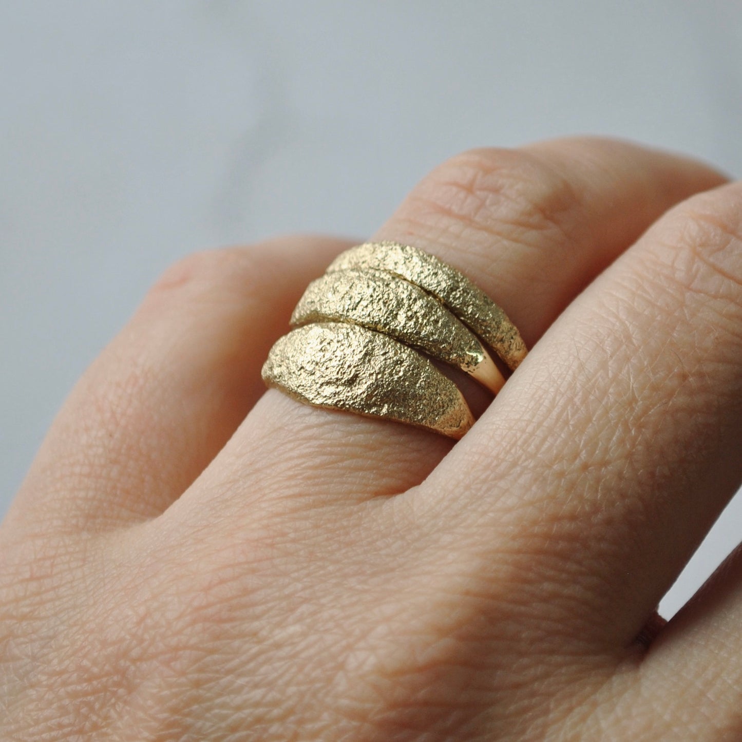 Half textured ring, wide
