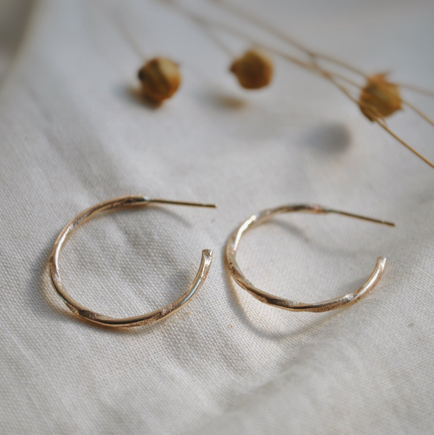 Theia medium twisted hoops, 9 carat gold